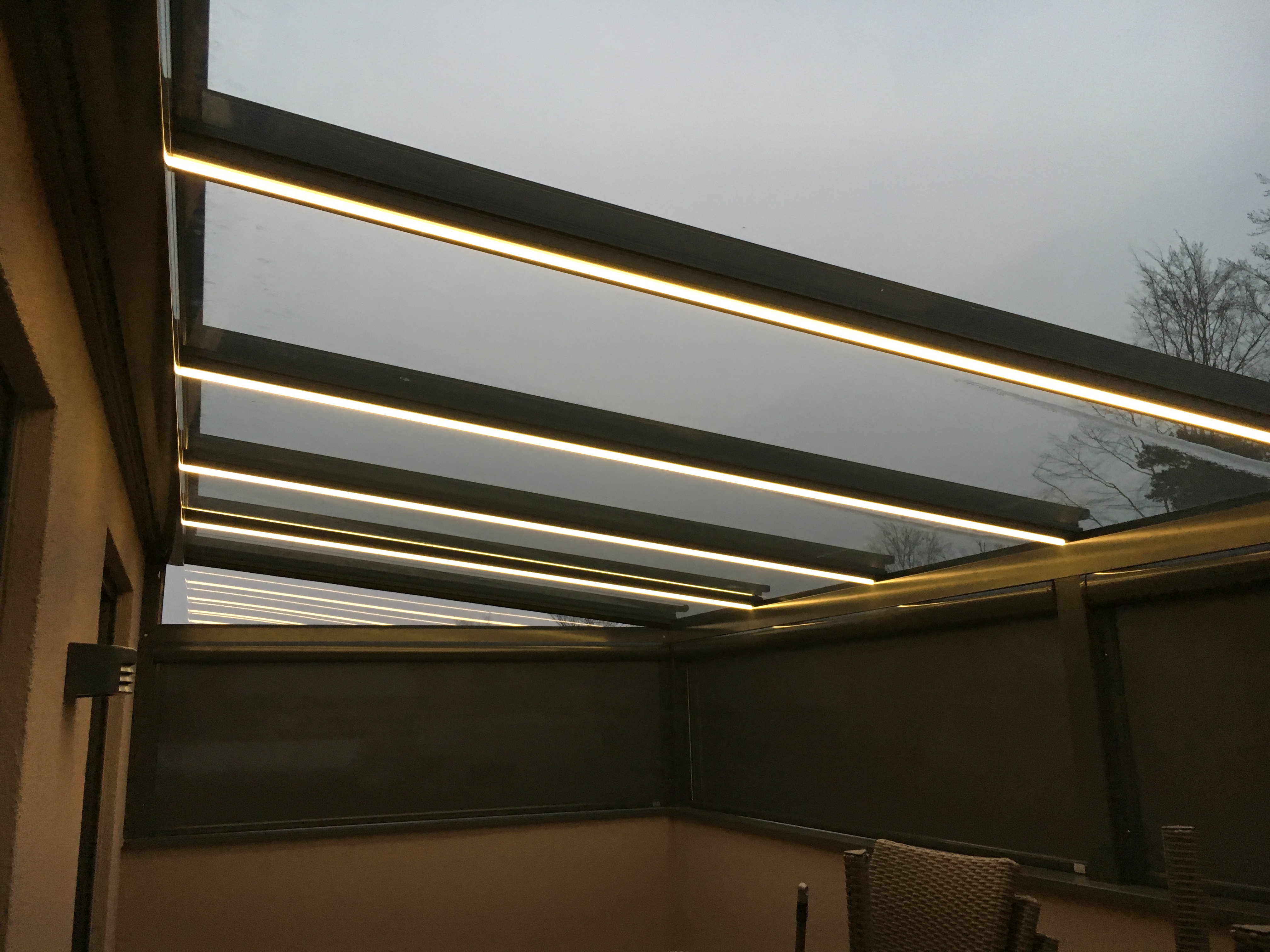 Glasdach mit LED Abends